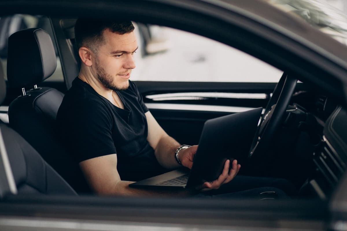 Driver using laptop in vehicle